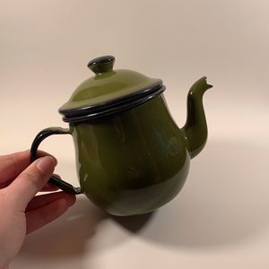 Vintage Enamel Teapot Avocado Green (retro)